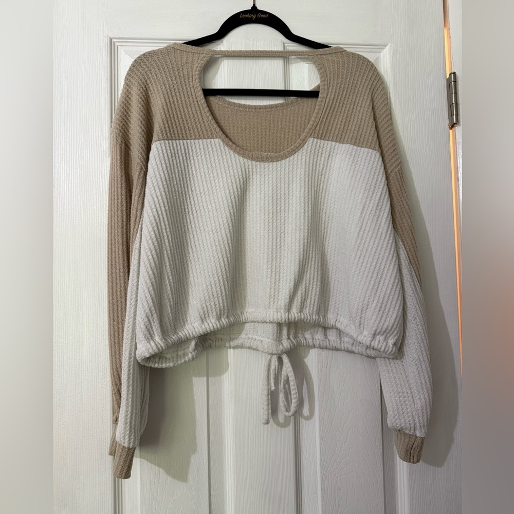 Hollister Vintage Waffle Knit 2 Tone Sweater w Back Cutouts Size Small Tan White - Picture 5 of 6